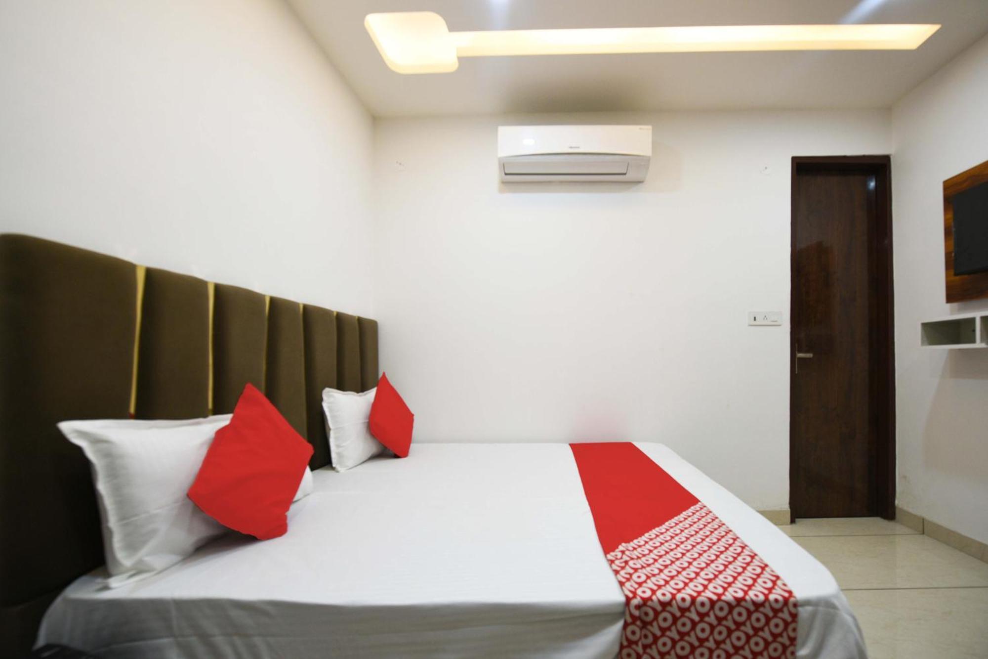 Hotel O Empire State Delhi  Exterior photo
